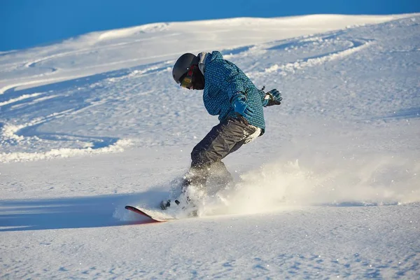 Snowboard en nieve fresca en polvo — Foto de Stock
