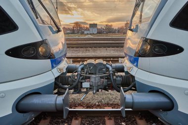 Tren vagonları istasyona bağlandı.