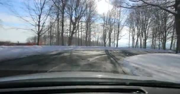 Conduite d'une voiture, paysage enneigé — Video