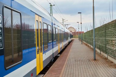 Yolcu trenli tren istasyonu
