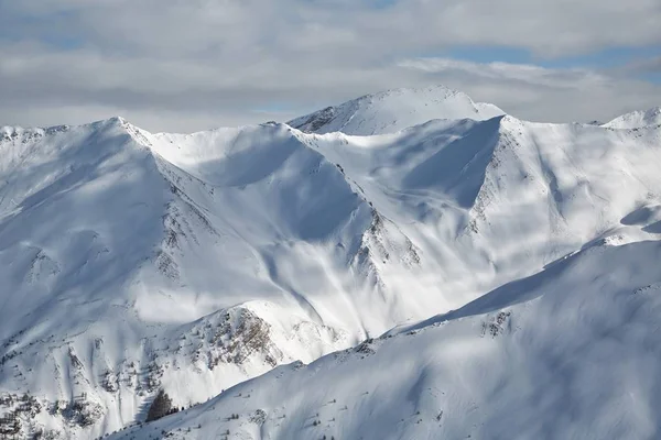 雪に覆われた山 — ストック写真