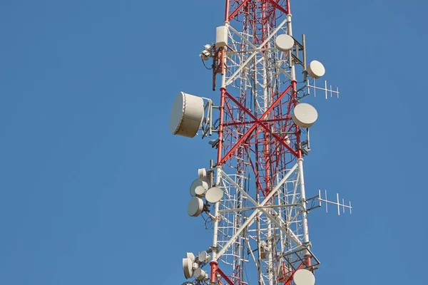 Transmitter towers, blue sky — Stock Photo, Image