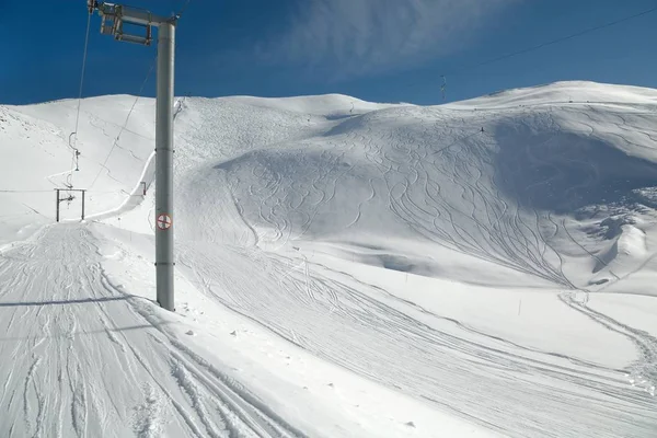 Skiing slopes sunny weather — Stock Photo, Image