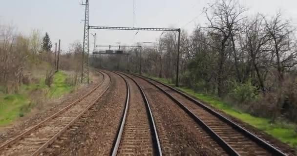 Viagens ferroviárias vista traseira — Vídeo de Stock