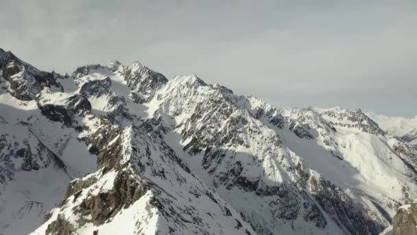 Montanhas nos Alpes — Vídeo de Stock