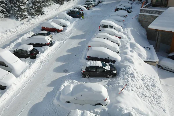 Inverno estacionamento carros — Fotografia de Stock