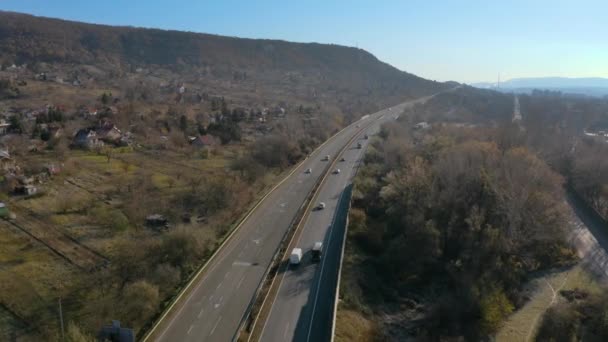 Snelweg met verkeer — Stockvideo