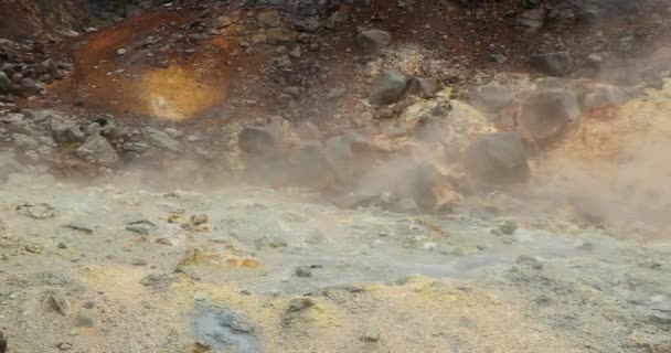 Вулканический горячий геотермальный пар — стоковое видео