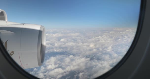 Volando en un avión, motores a reacción — Vídeos de Stock