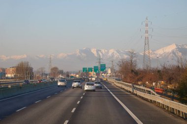 İtalya 'da otoyol, Torino' ya yakın.