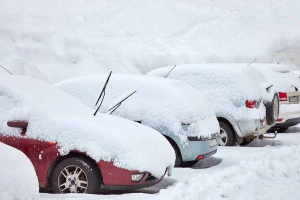 Inverno estacionamento carros — Fotografia de Stock
