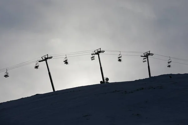 Skilift bewölkt Himmel Silhouette — Stockfoto