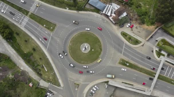 Rotunda de cima, multi-pista — Vídeo de Stock