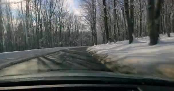 Köra bil, snöiga landskap — Stockvideo