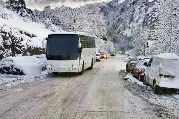 Köra i snöstorm — Stockfoto