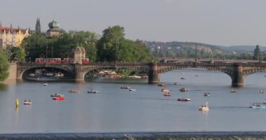 Prag, Vltava Nehri, Kürek li Tekneler