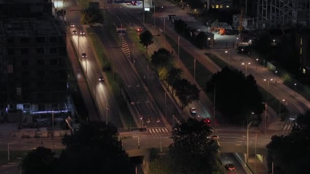 Stedelijk verkeer van bovenaf — Stockvideo