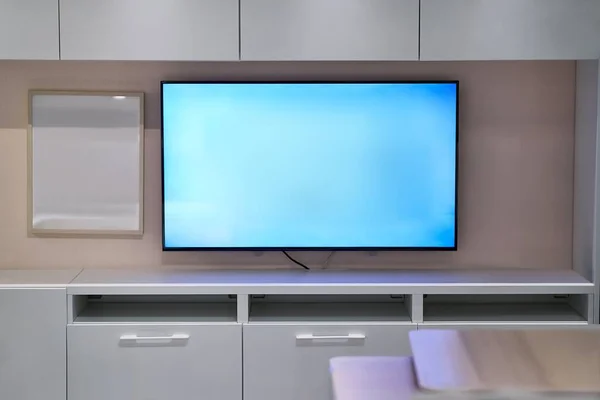 TV w pomieszczeniu introligatorskim — Zdjęcie stockowe