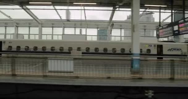 Jepenese Shinkansen火车离开车站 — 图库视频影像