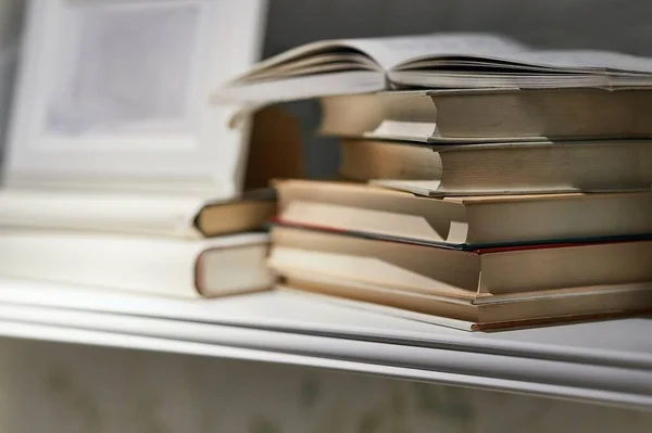 Books on a shelf — Stock Photo, Image
