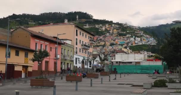 Quito, Ecuador, allgemeine Ansicht einer Sreet — Stockvideo