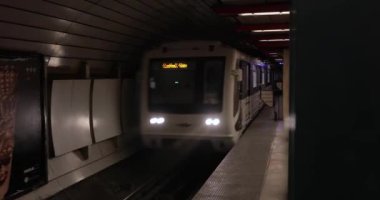 Metro istasyonu terk