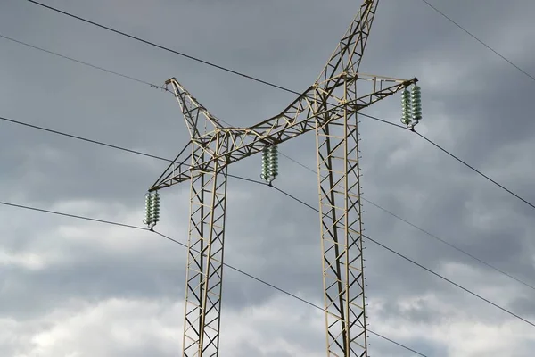 Elektrische leidingen, hoogspanning — Stockfoto