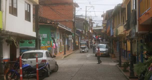 Guatape Colombia busy street view — Stock Video