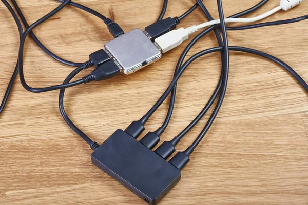 Κόμβοι και καλώδια Usb — Φωτογραφία Αρχείου