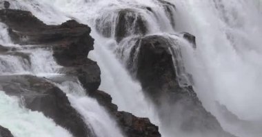 İzlanda 'da Şelale