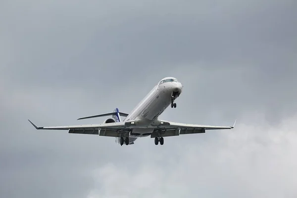Kereskedelmi repülőgépek leszállása — Stock Fotó