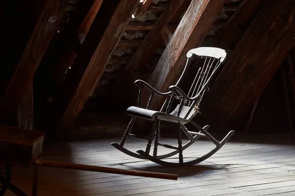 Παλιά Rocking καρέκλα — Φωτογραφία Αρχείου