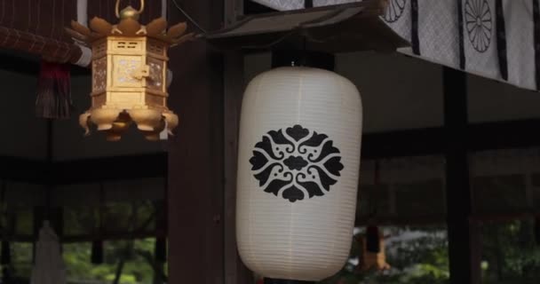 Lanterna orientale decorata con luce — Video Stock