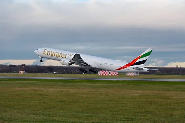 Plane taking off — Stock Photo, Image