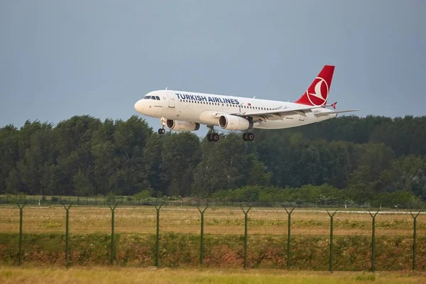 Aterragem de avião turco — Fotografia de Stock