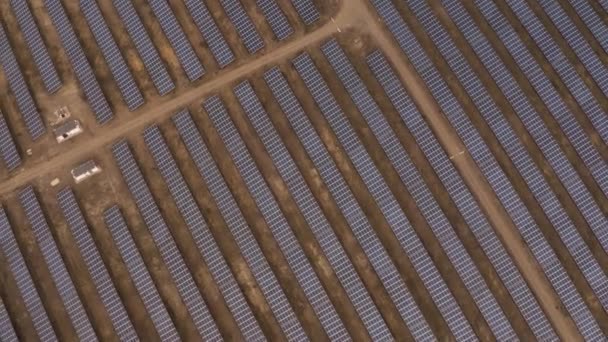 太阳能电池板公园发电厂 — 图库视频影像