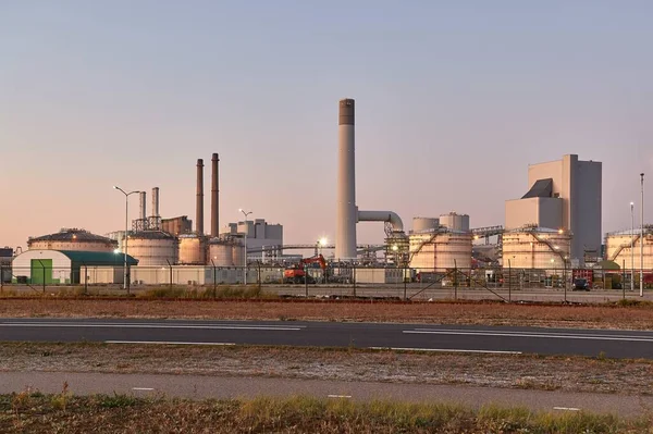 Elektrownia, silosy olejowe, inne obiekty przemysłowe — Zdjęcie stockowe