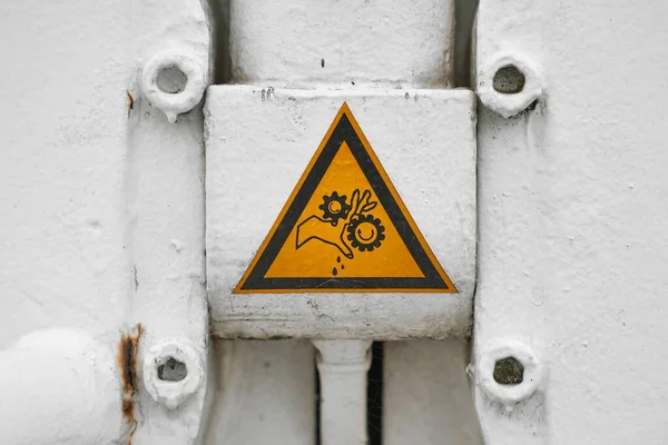Señal de advertencia en maquinaria pesada — Foto de Stock