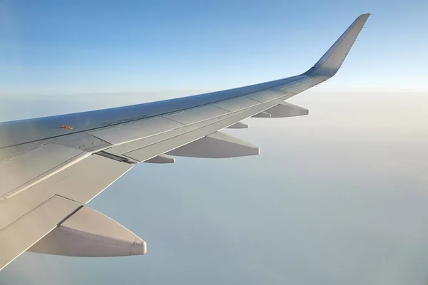 Volando en un avión —  Fotos de Stock