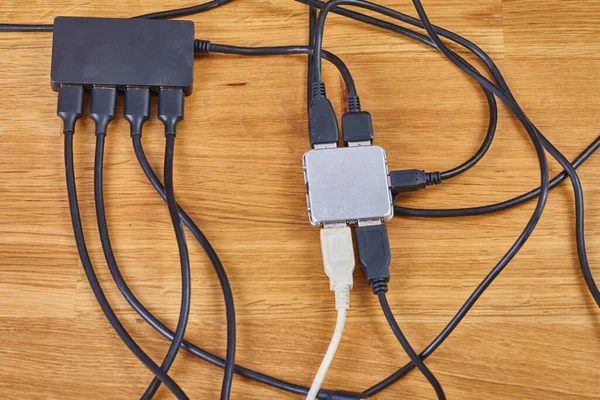 Κόμβοι και καλώδια Usb — Φωτογραφία Αρχείου