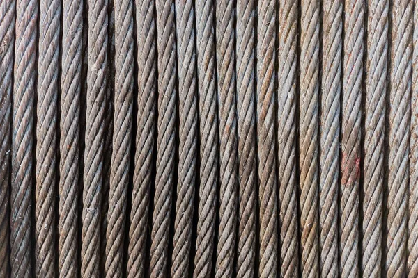 Rolo de cabo de aço no guincho — Fotografia de Stock