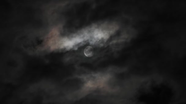 Luna e nuvole scure di notte — Video Stock