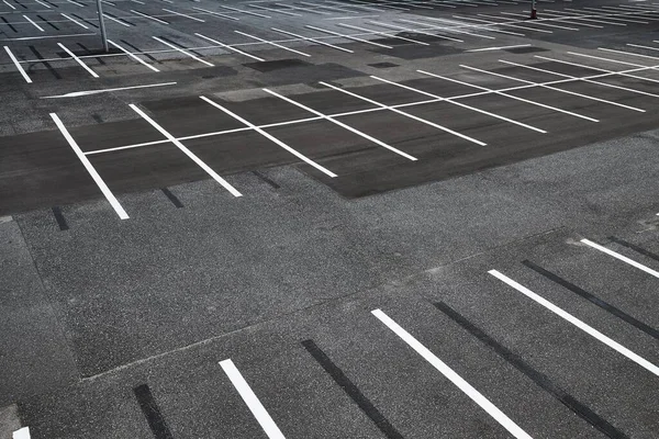 Prázdná parkovací místa — Stock fotografie