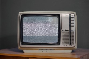 Televizyon çekmiyor.