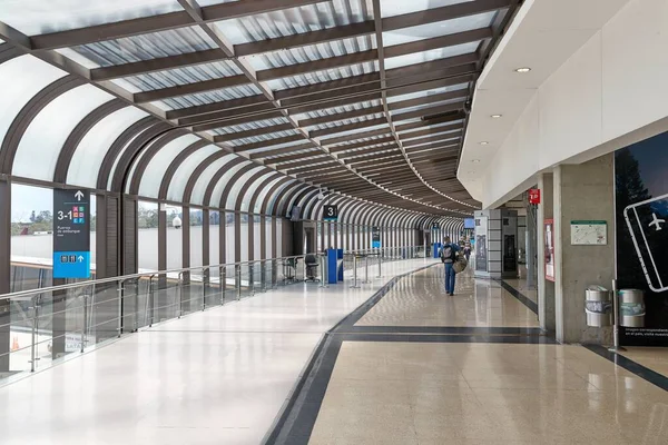Интерьер терминала аэропорта — стоковое фото