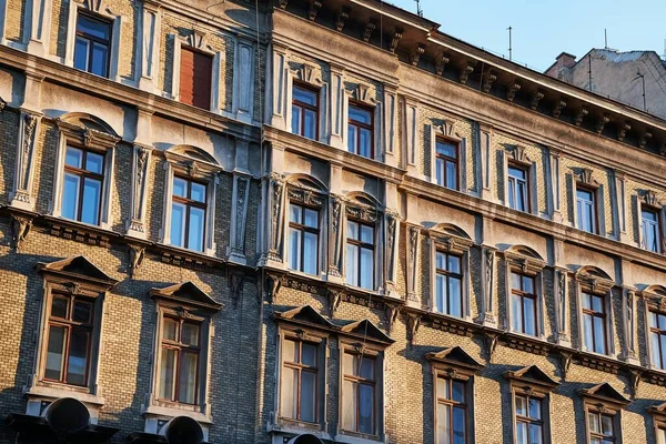 Классическое городское здание в Европе — стоковое фото