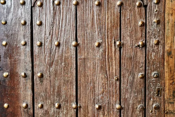 Tor aus gealtertem Holz — Stockfoto