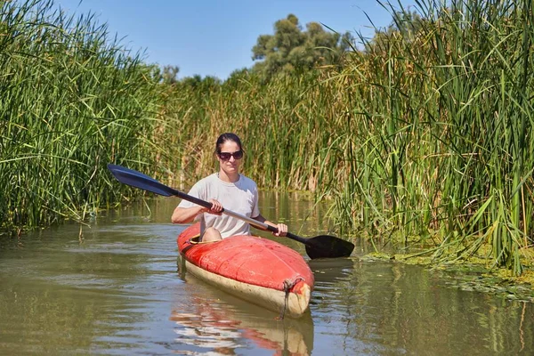 Kayak sul fiume — Foto Stock
