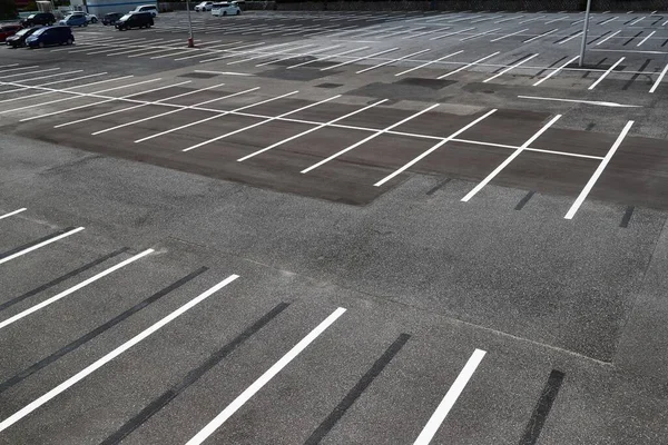 Empty parking spaces — Stock Photo, Image