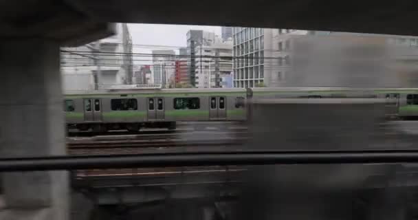 Helyi vonat Tokióban — Stock videók